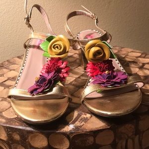 Betsy Johnson gold leather flower shoes fabulous